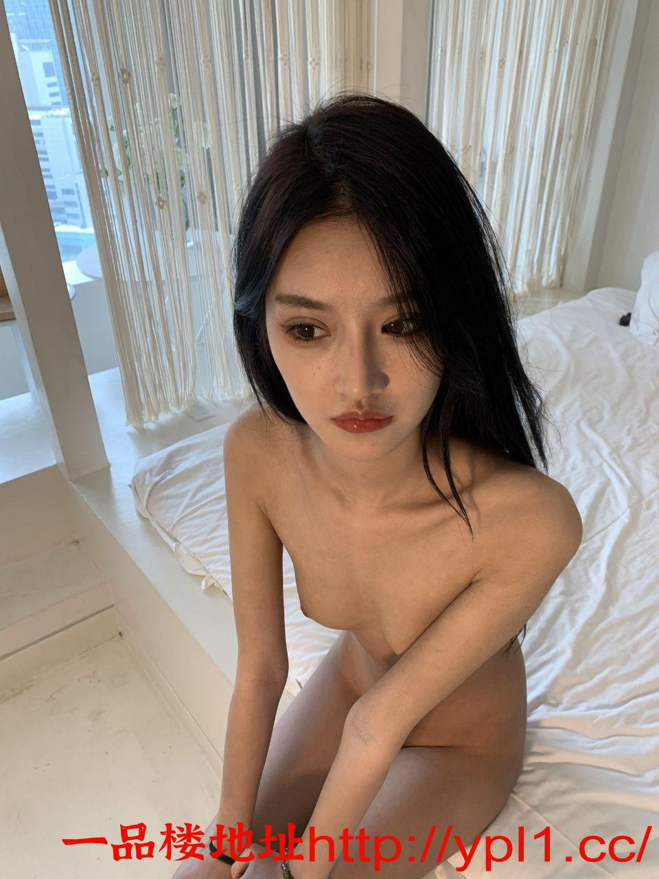 高颜值肤嫩多汁小妹