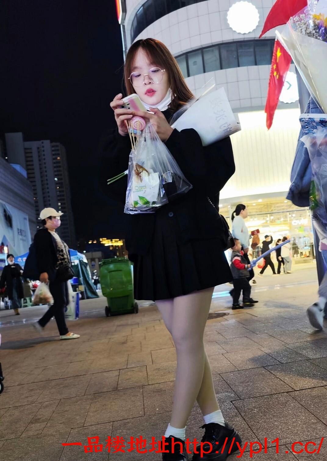 精品嫩逼，等你品茶