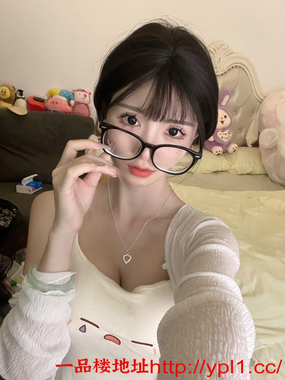 黑丝巨乳美女的万万种爱爱体验也上门