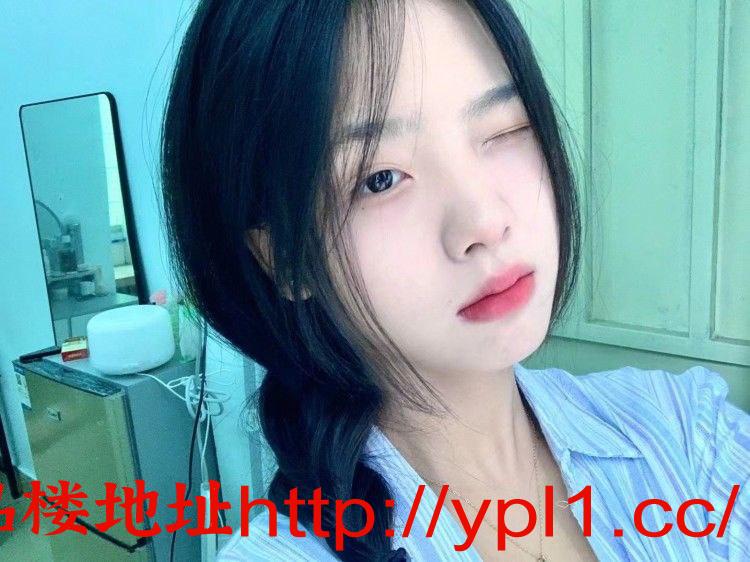 清纯可爱粉乳小学妹