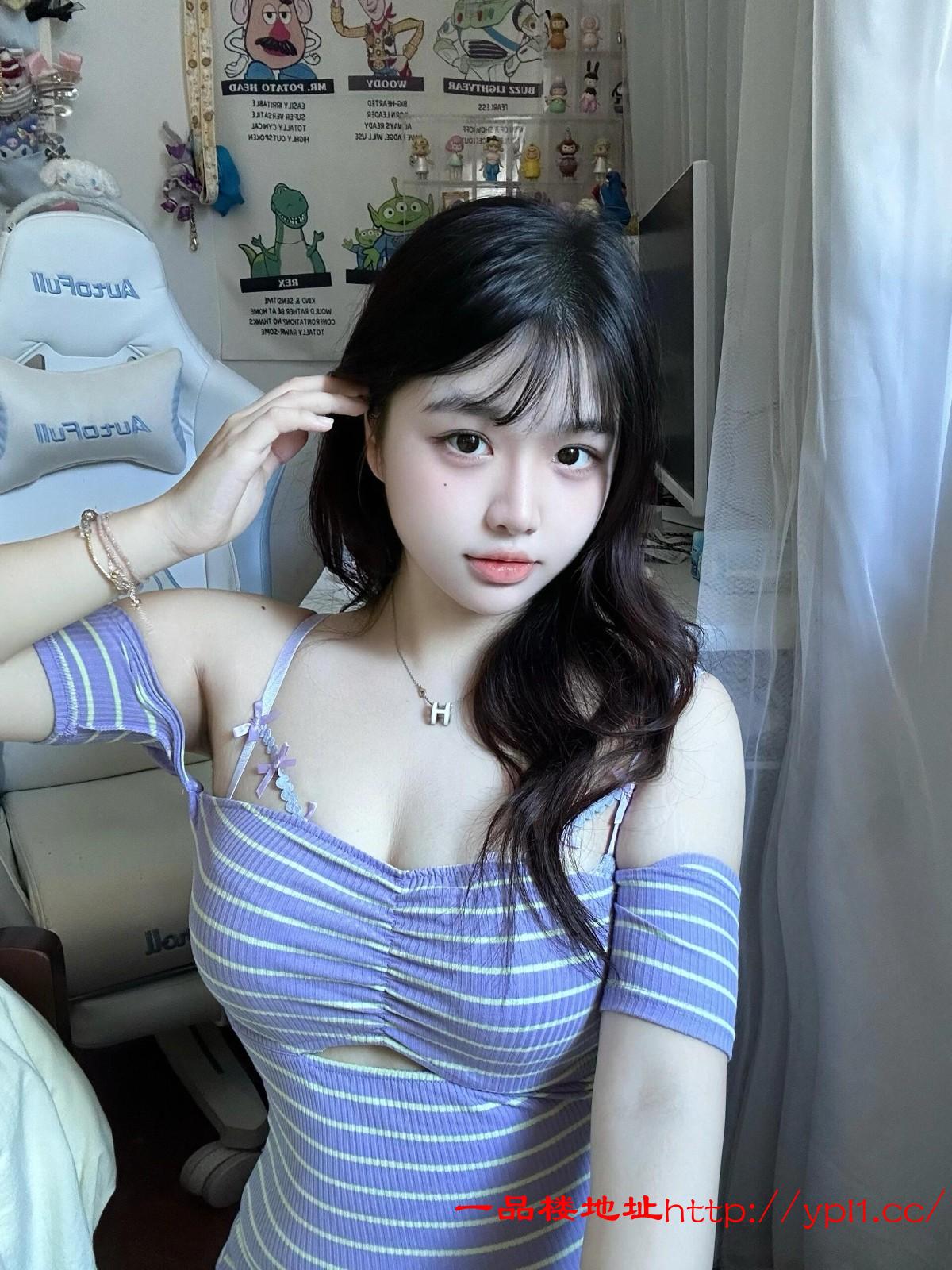 莱山区性感美白小姐姐