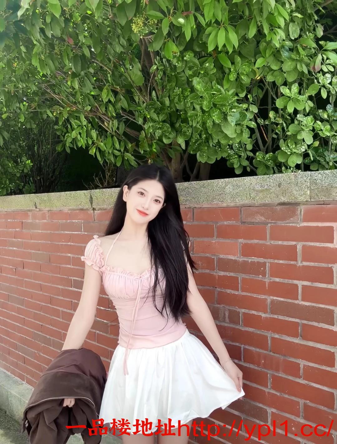 区刚下海身材好皮肤白净小姐姐