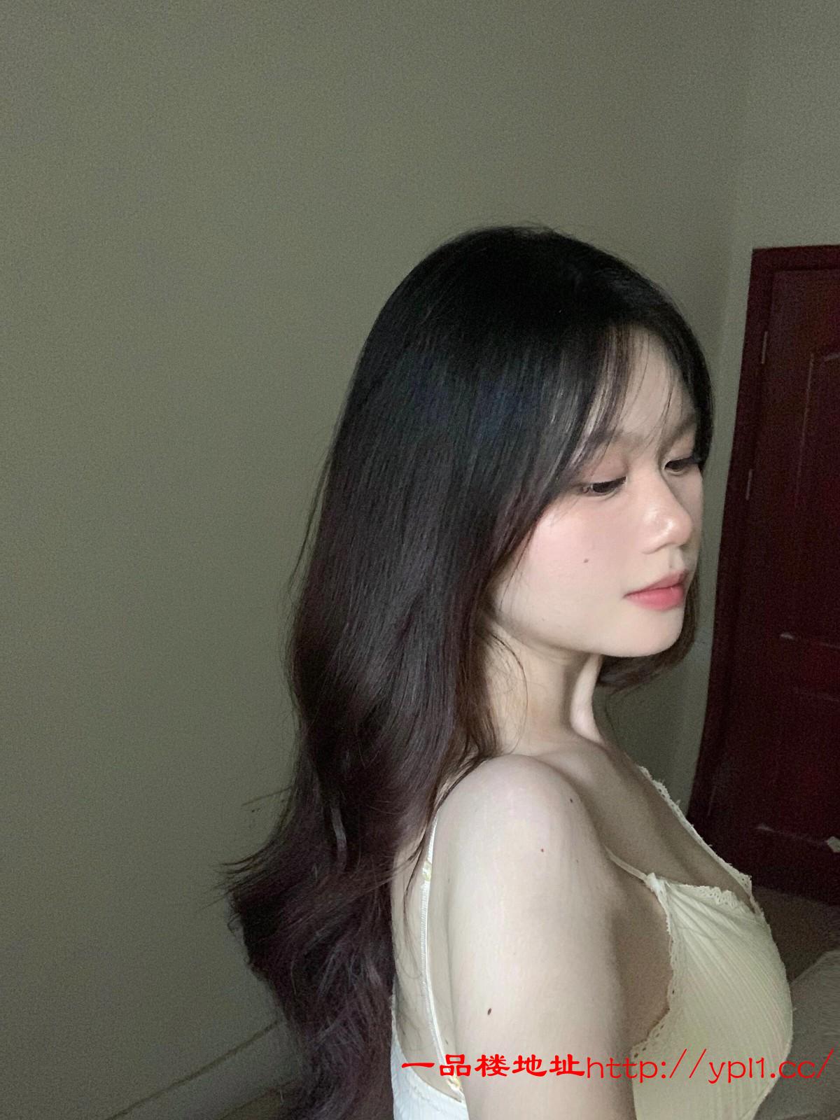 三点粉B紧水多小嫩妹