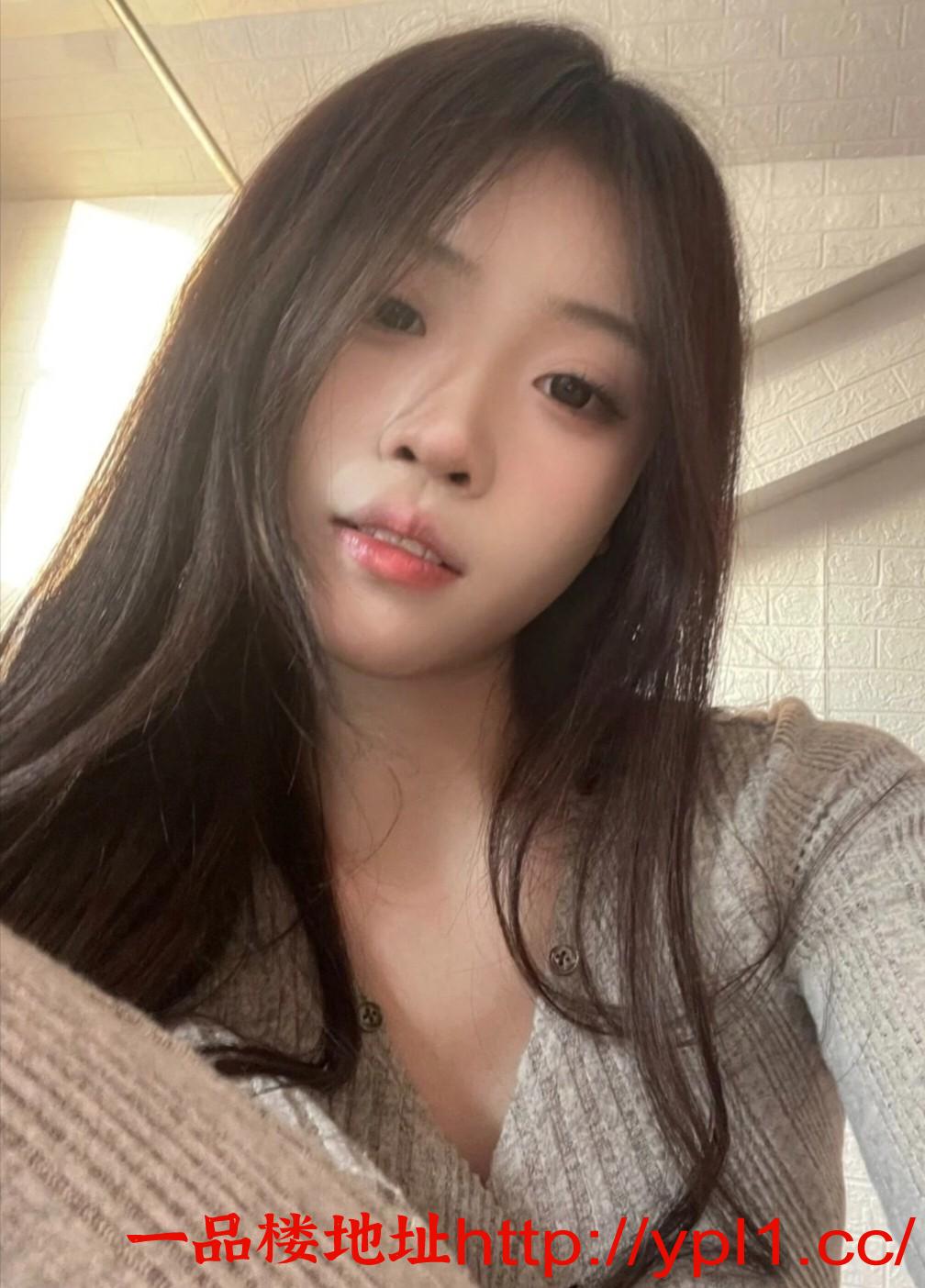 jk制服那叫一个诱人 三点还很粉嫩