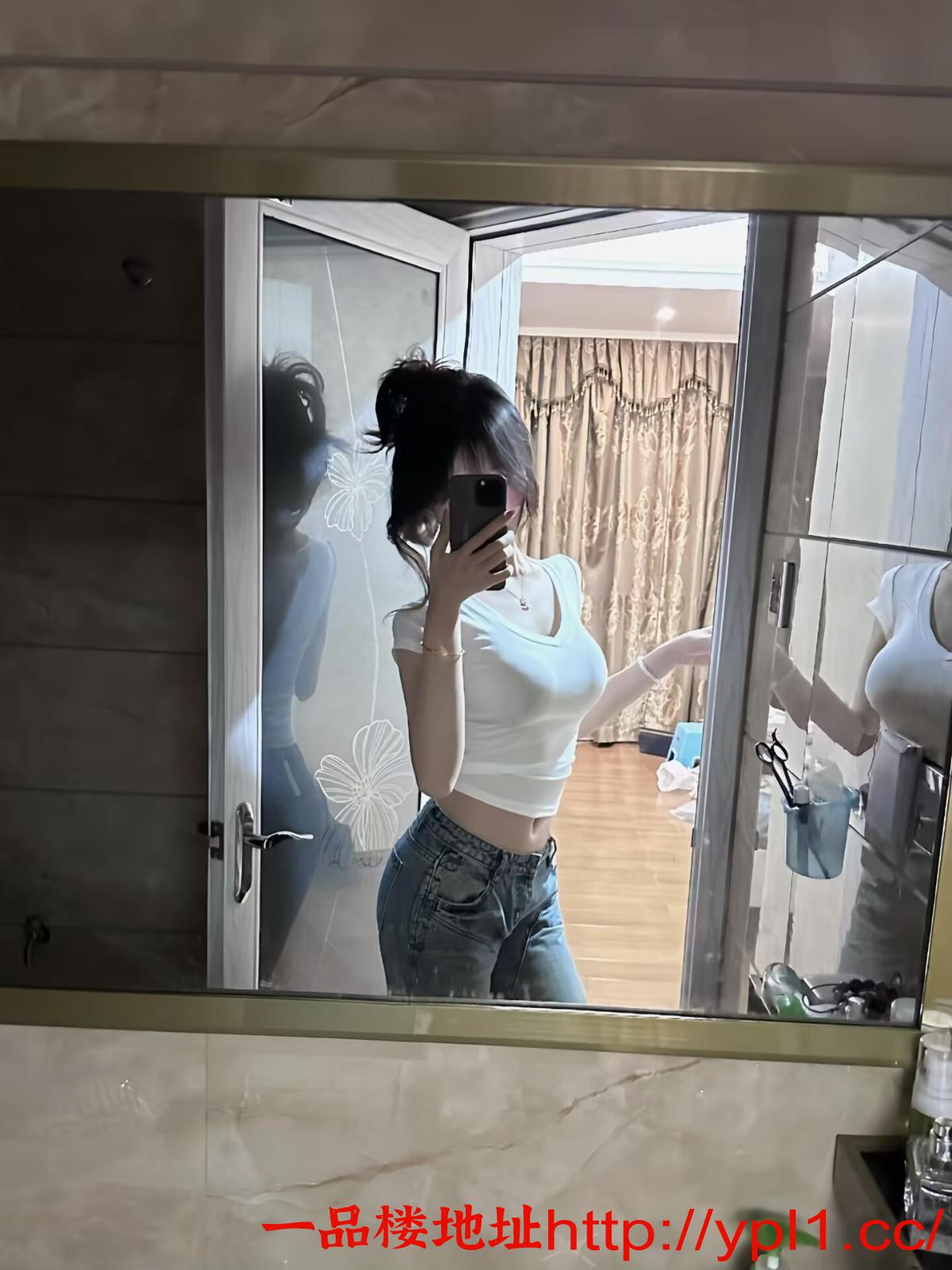 性感兼职粉嫩骚货(可外出)