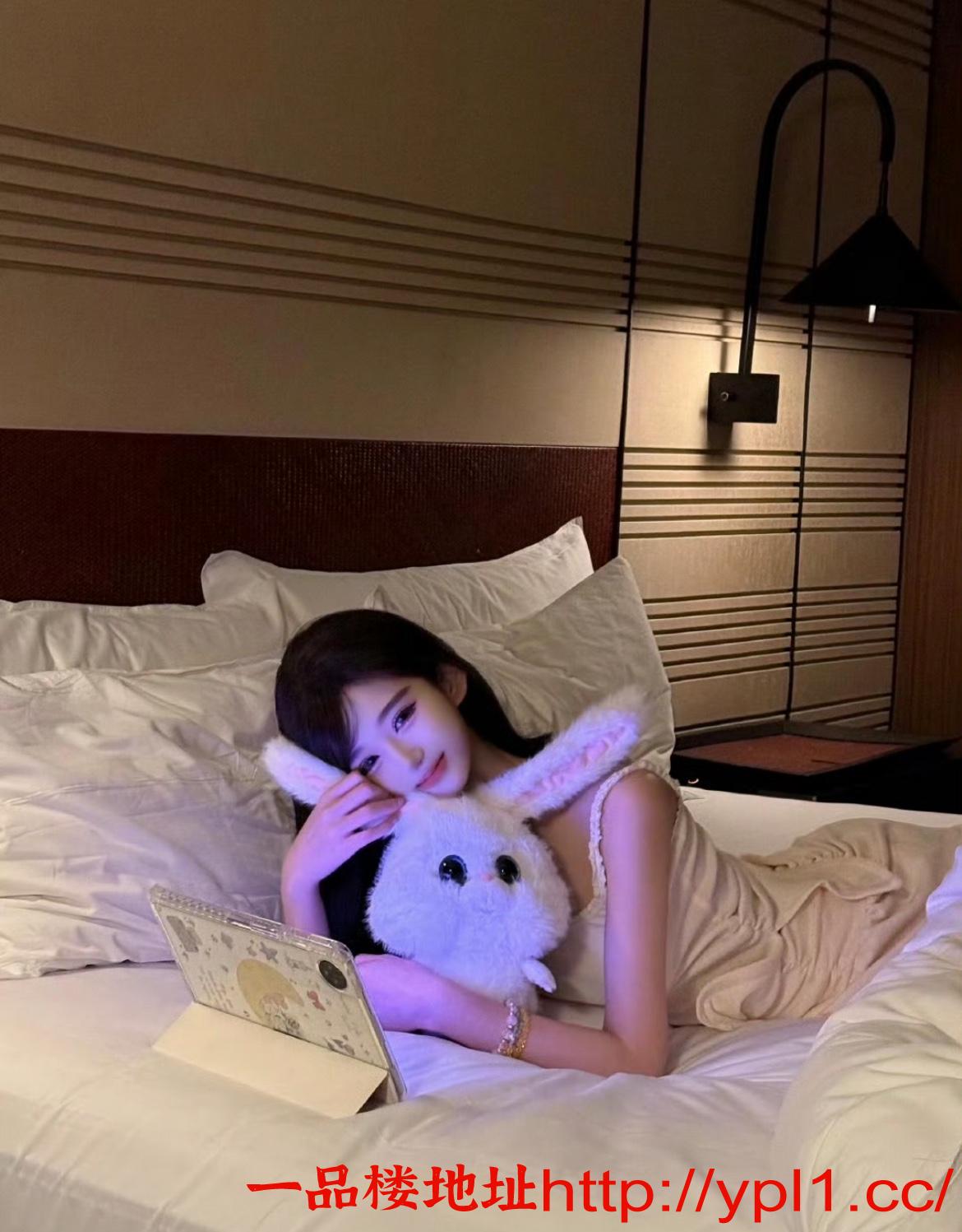 甜美小妹魔鬼身材超性感兼职