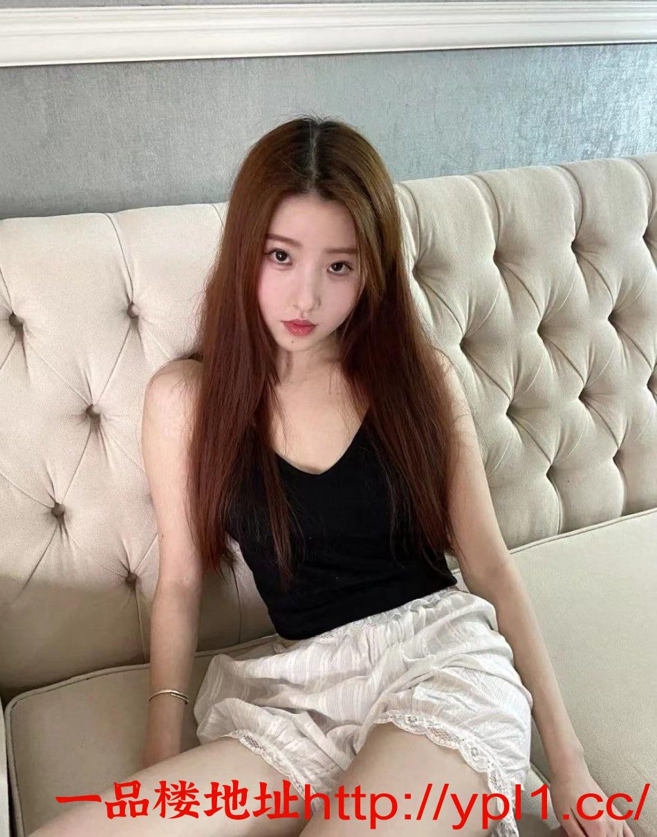 身材娇小小母狗被深喉吞精