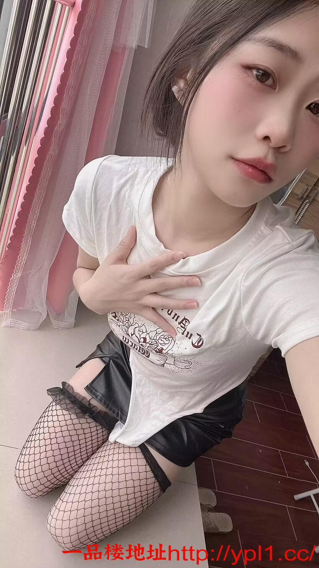 可爱情趣诱惑学生妹喜欢自慰和自拍