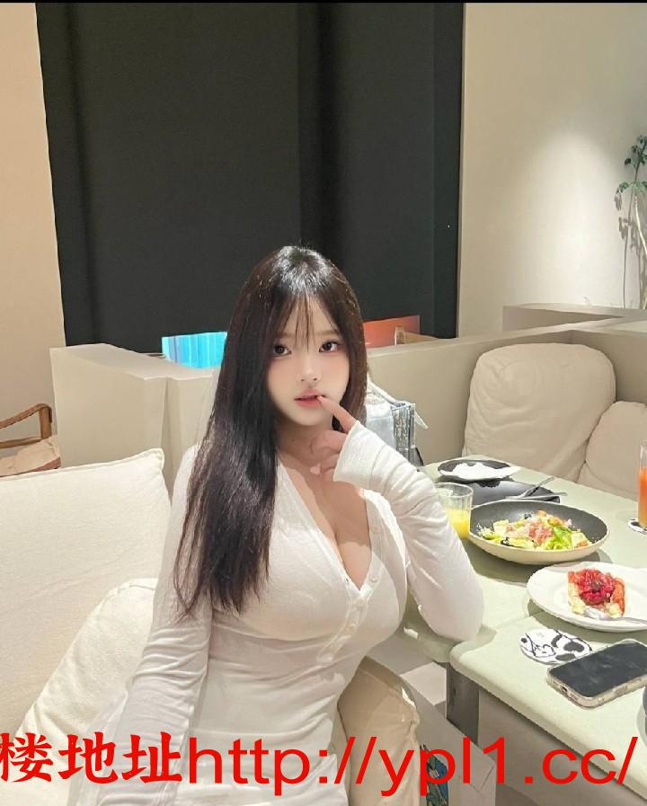 敏感粉嫩微胖女生