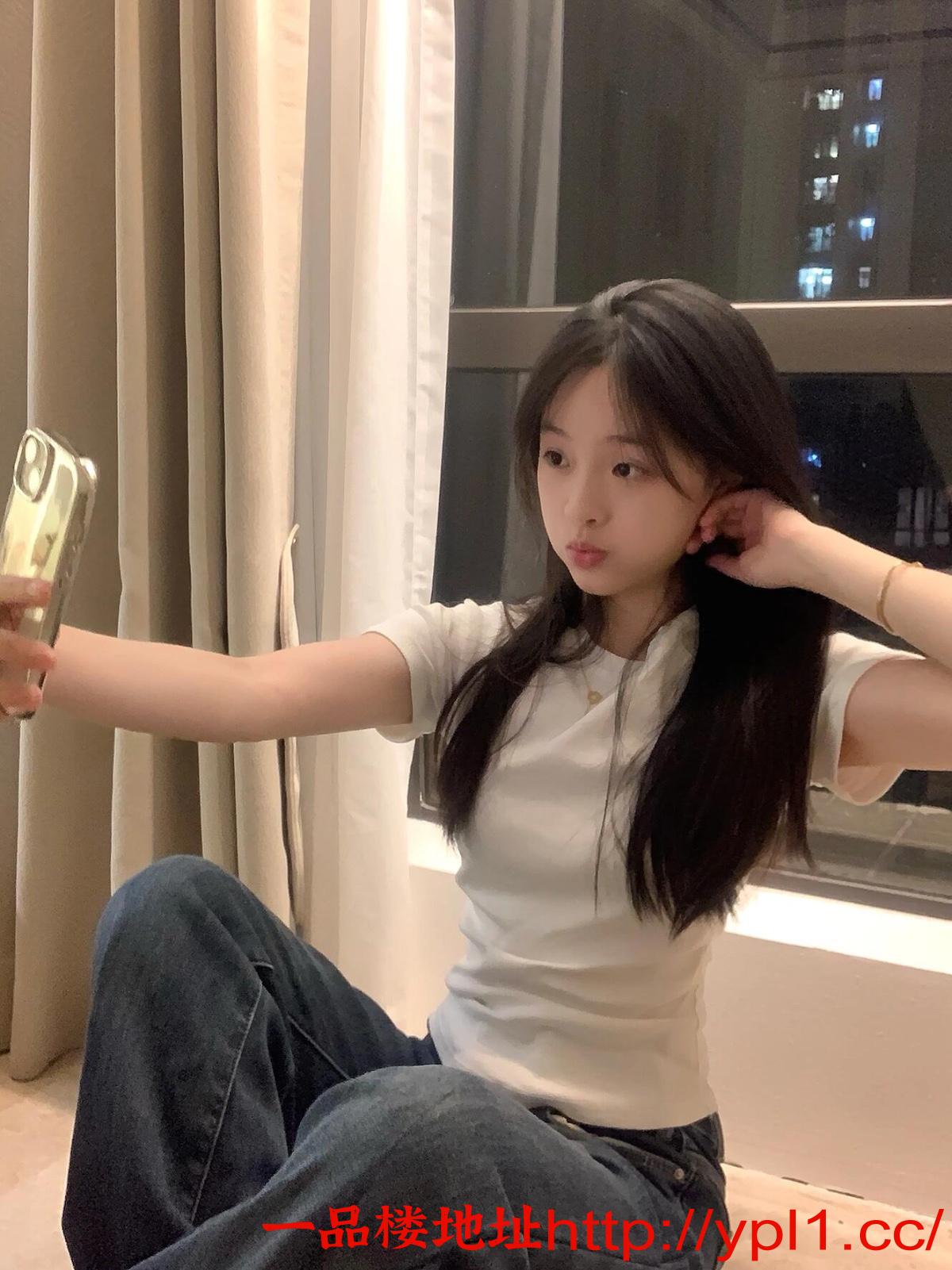 00后美女下海一碰就湿淫水多有丝袜制服（可外出）