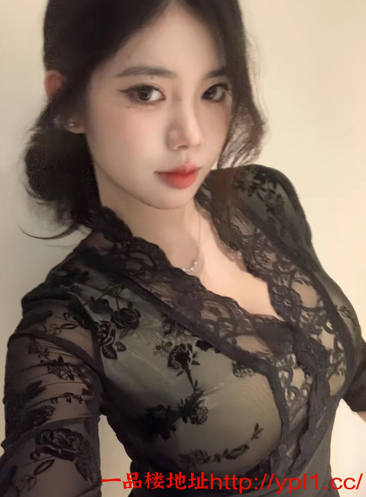 巨乳羞涩正妹越舔越骚可舌吻