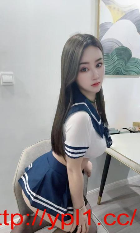 穿着包臀裙后入咪咪