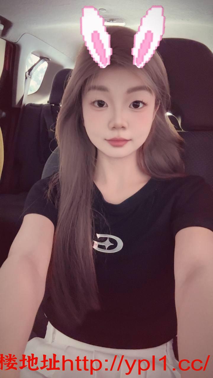 三点粉逼水多还是蝴蝶逼逼还能深喉