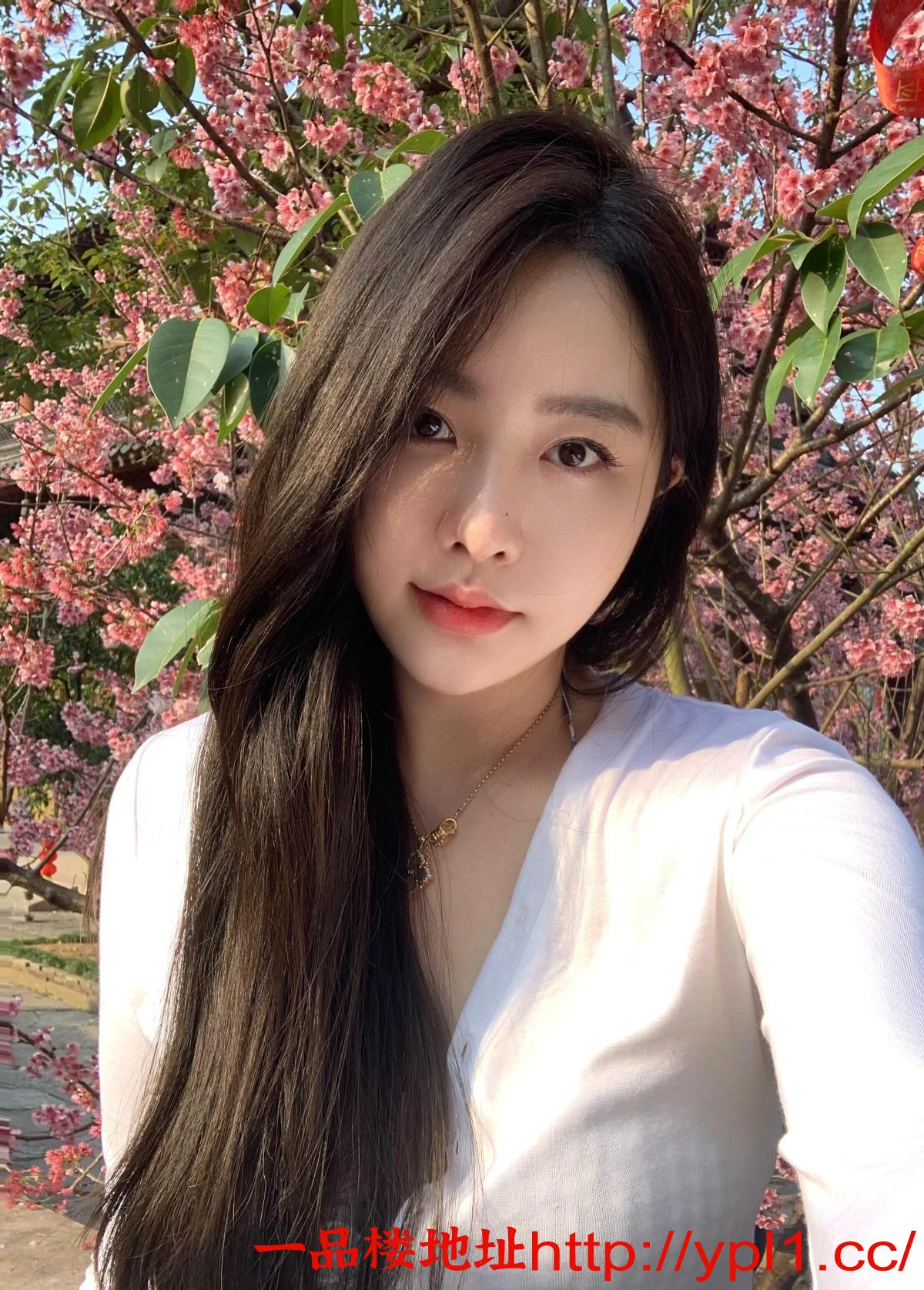 极品嫩妹性格温顺乖巧听话小姐姐