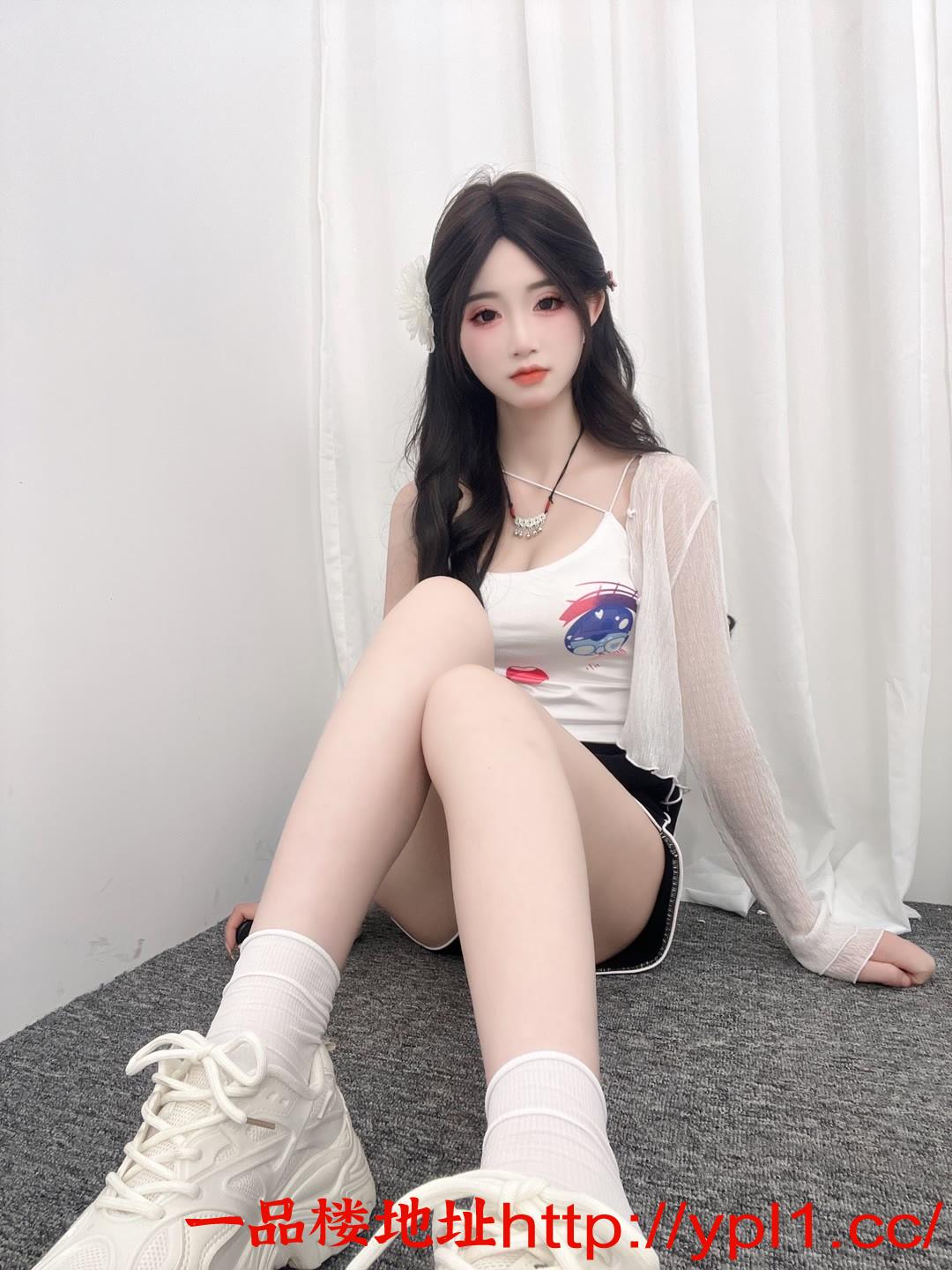 一枚极品大奶嫩妹身材一流粉嫩馒头逼水多也外出