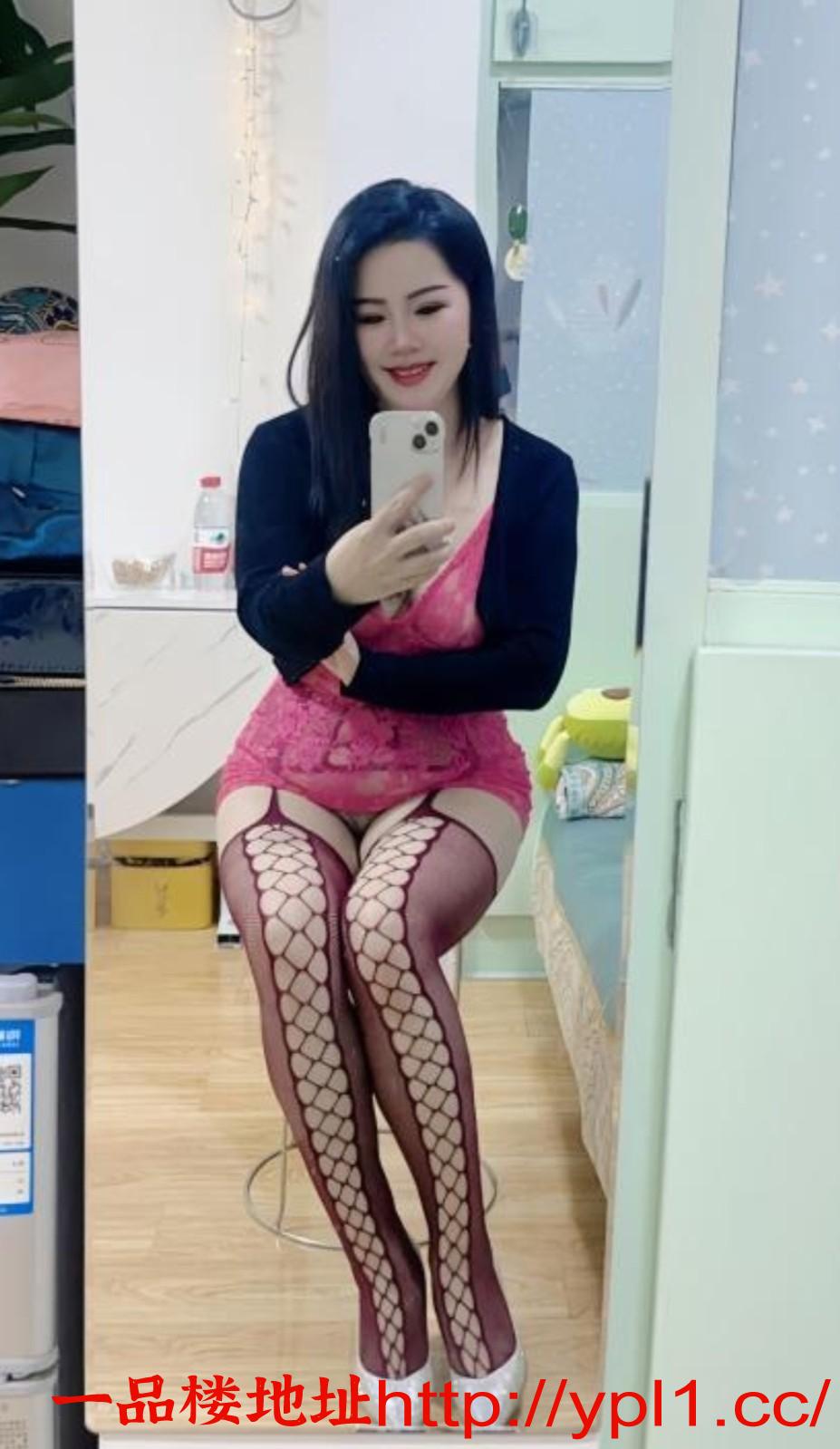 三通夫人肉感品质肥逼夹得紧