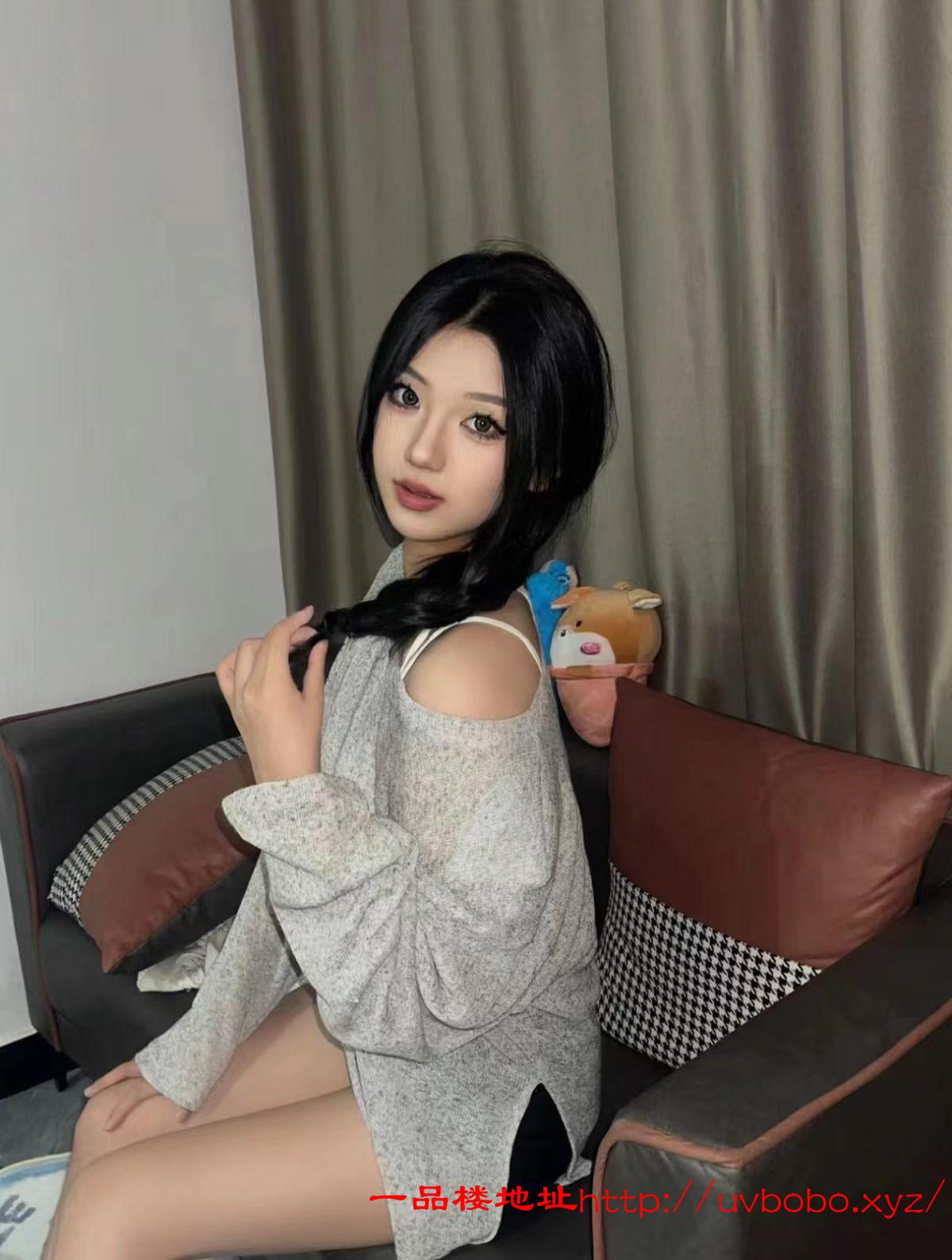 兼职制服御姐前凸后翘