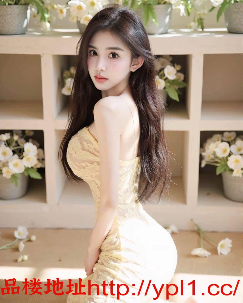 前凸大奶粉逼小学妹