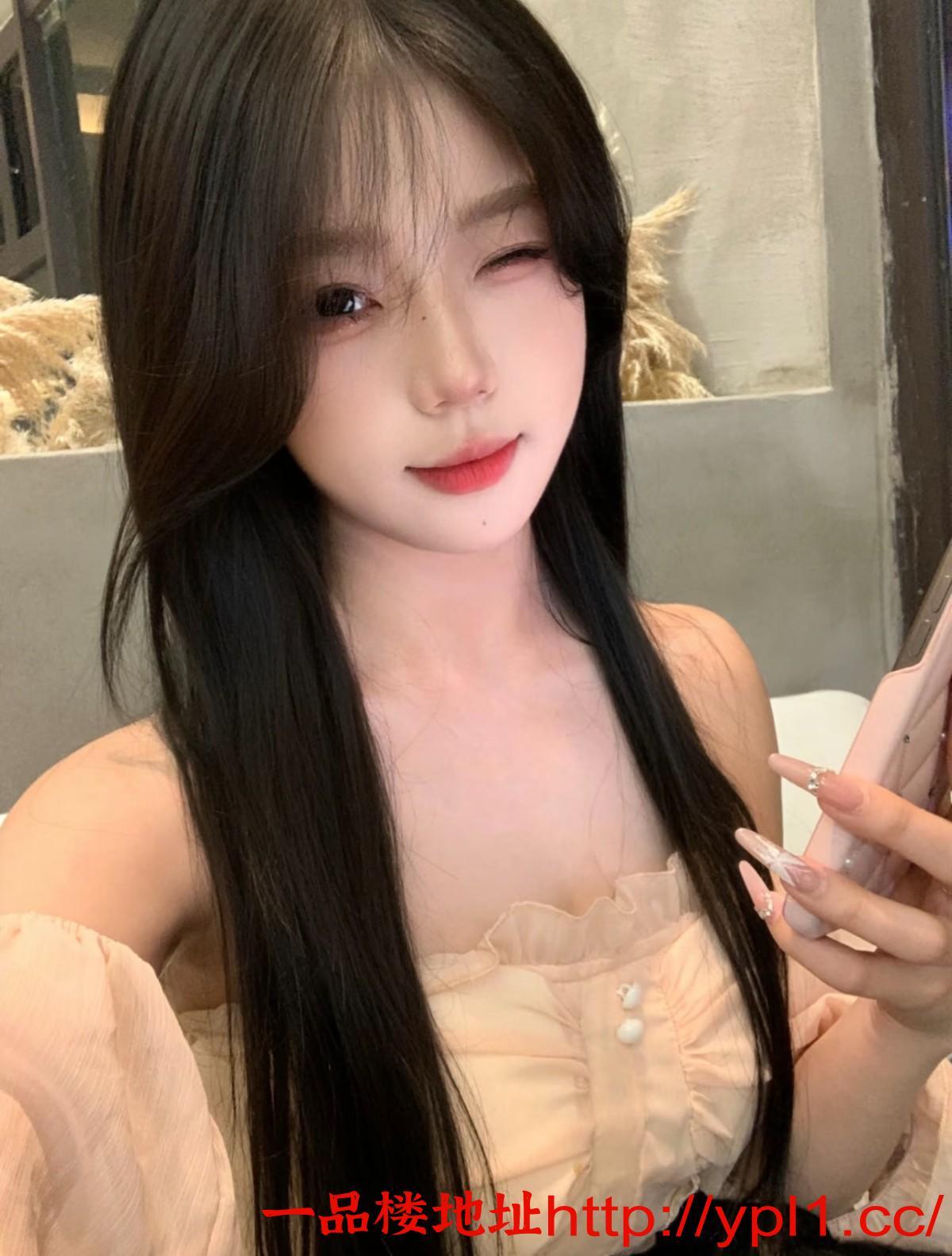 邻家学妹甜御双休，完美身材筷子腿