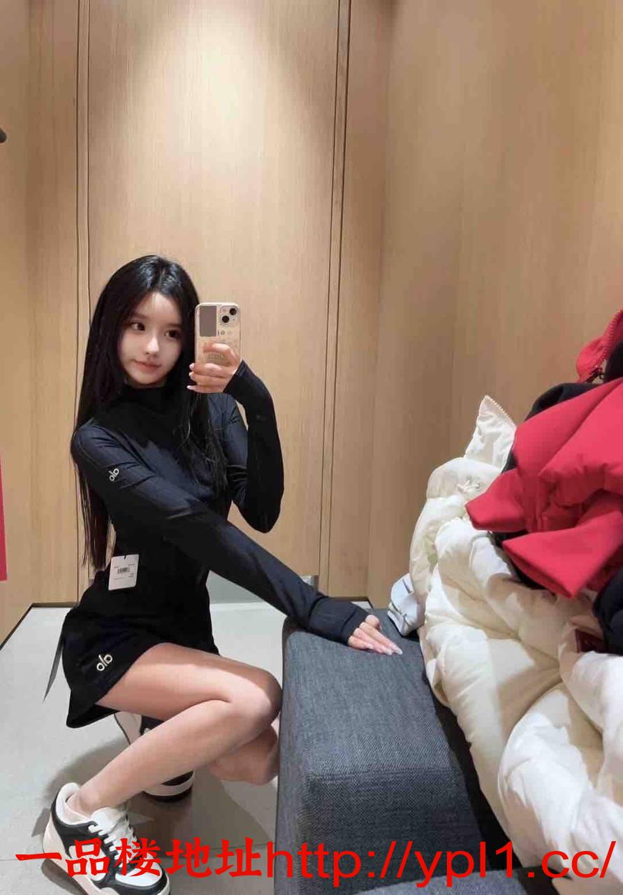 大长腿逼紧粉逼小妹妹