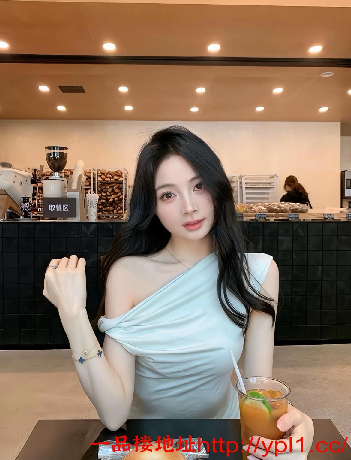 木瓜奶母狗很喜欢调教 乳交特别棒爽到飞起