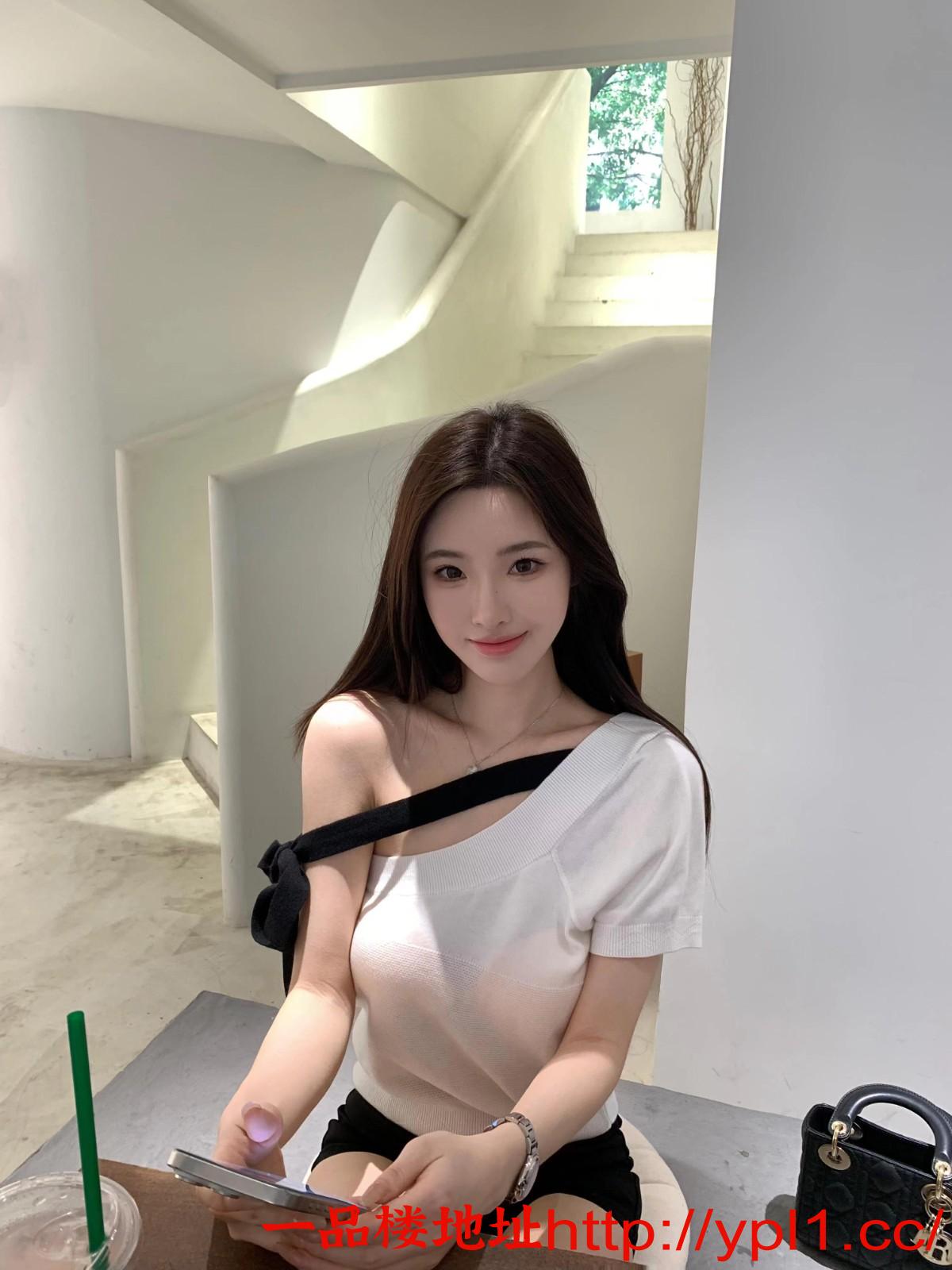 02年学画画的艺术生 温柔像女朋友