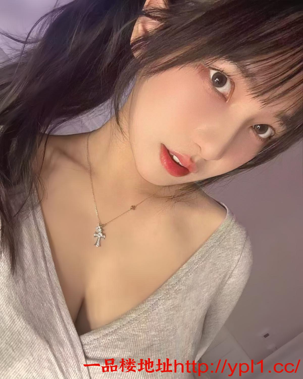 孤独寂寞小姐姐在家自慰 求狼友狠狠愛