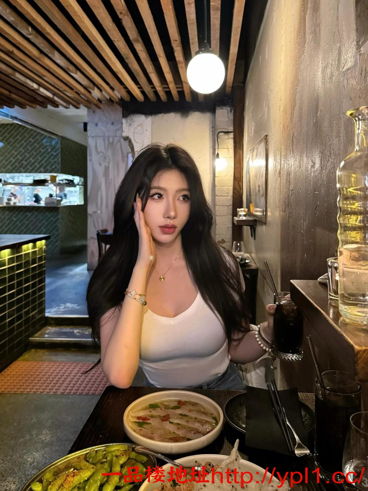 性感大奶美女听话姿势多