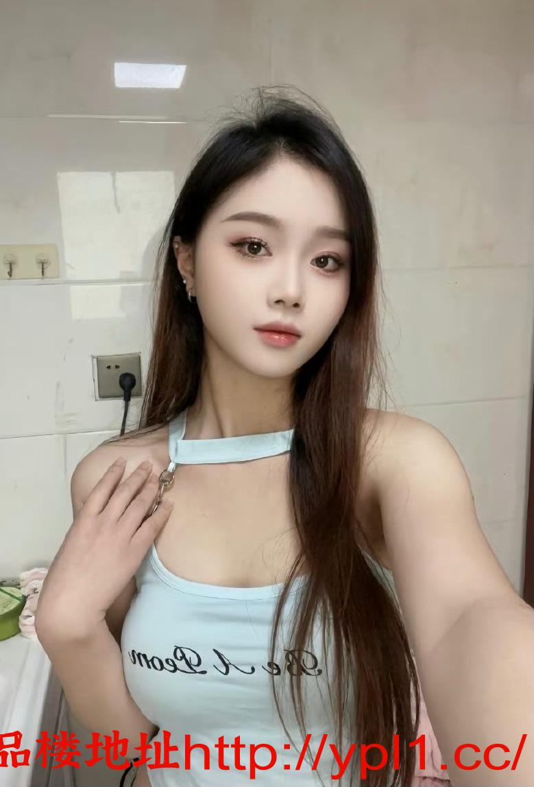 喜欢吃大肉棒的小美女下面好紧嫩