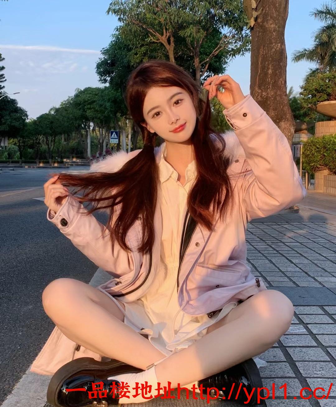 00后大长腿粉嫩超漂亮