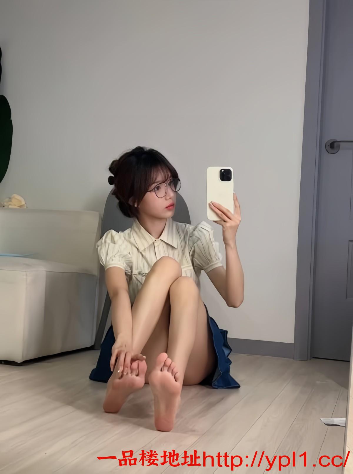 分享市00后兼职妹妹 粉嫩鲍鱼汁水饱满会夹会舔听话乖巧意犹未尽(可外出)