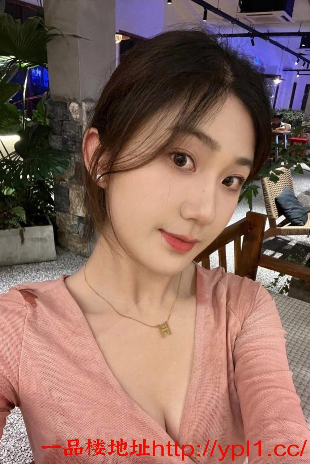 极品性感大奶妹子