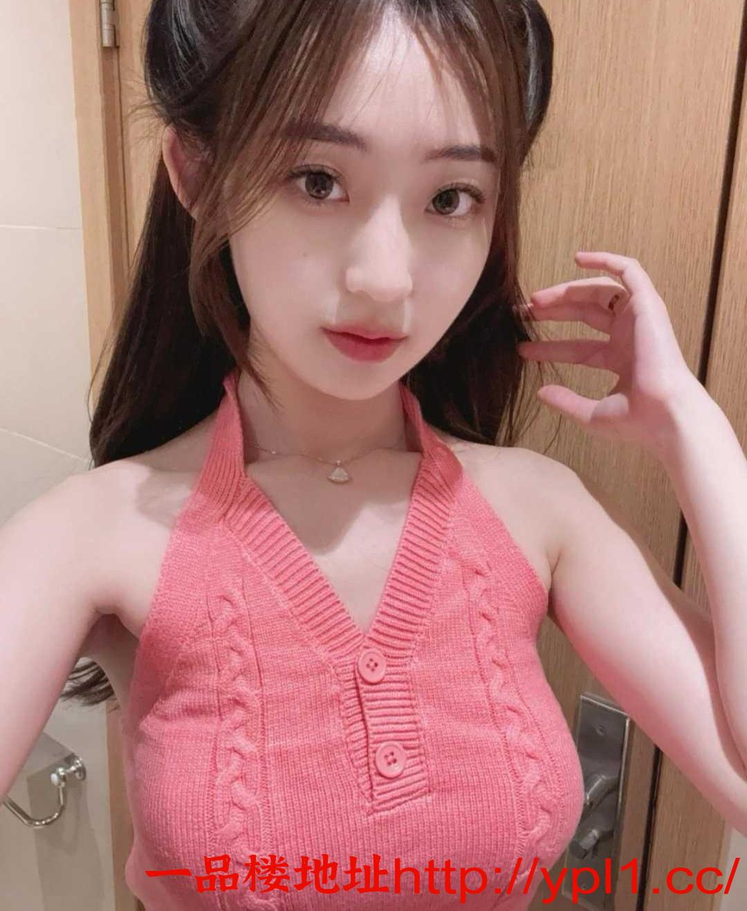 白嫩大奶服务型嫩妹