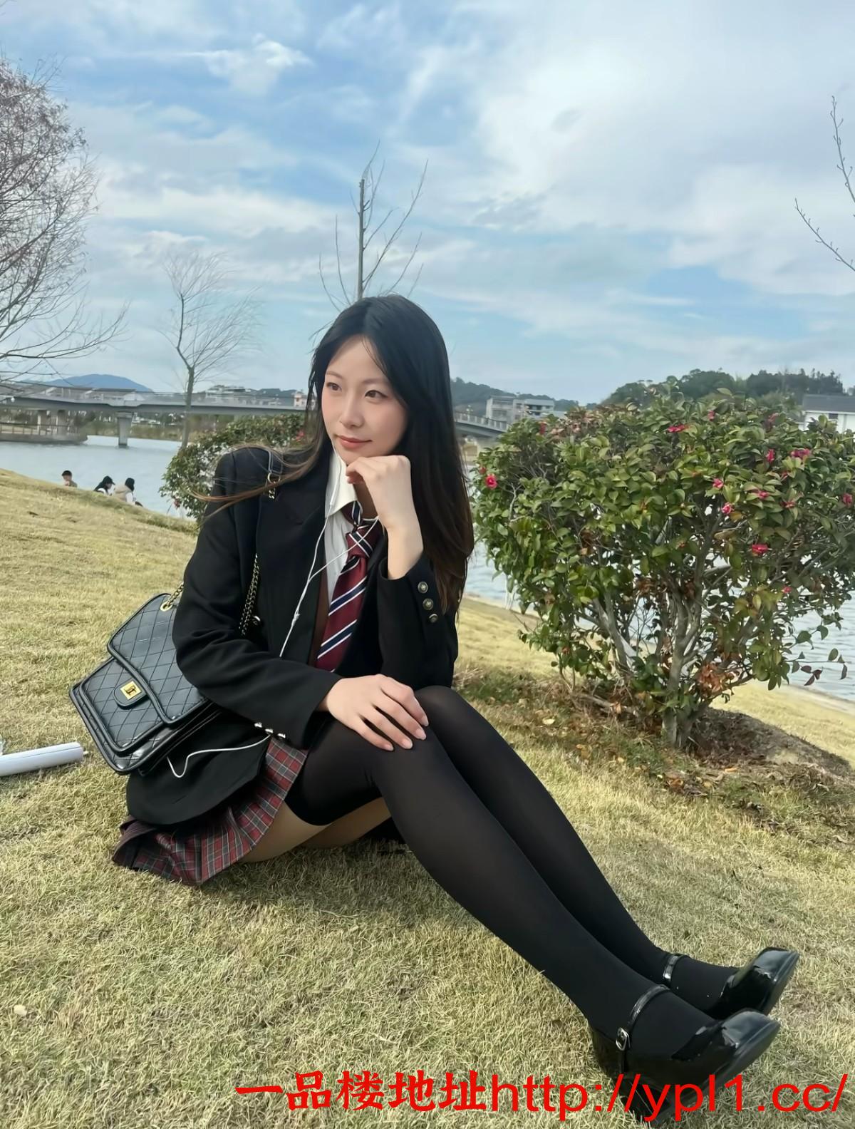 JK三点粉嫩逼喷泉小骚货易高潮可视频