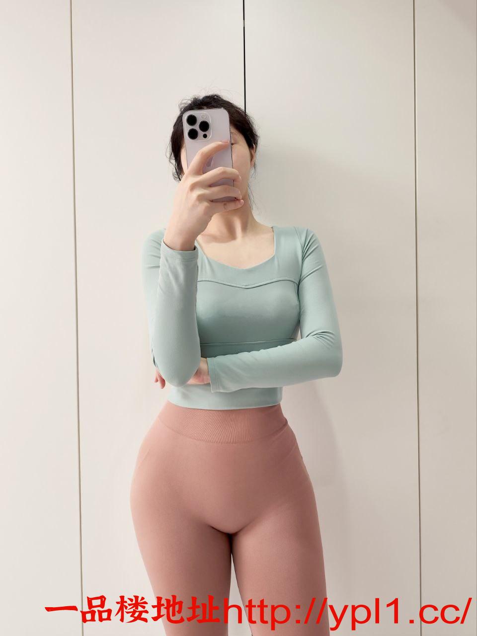 瑜伽小妹身材苗条颜值高