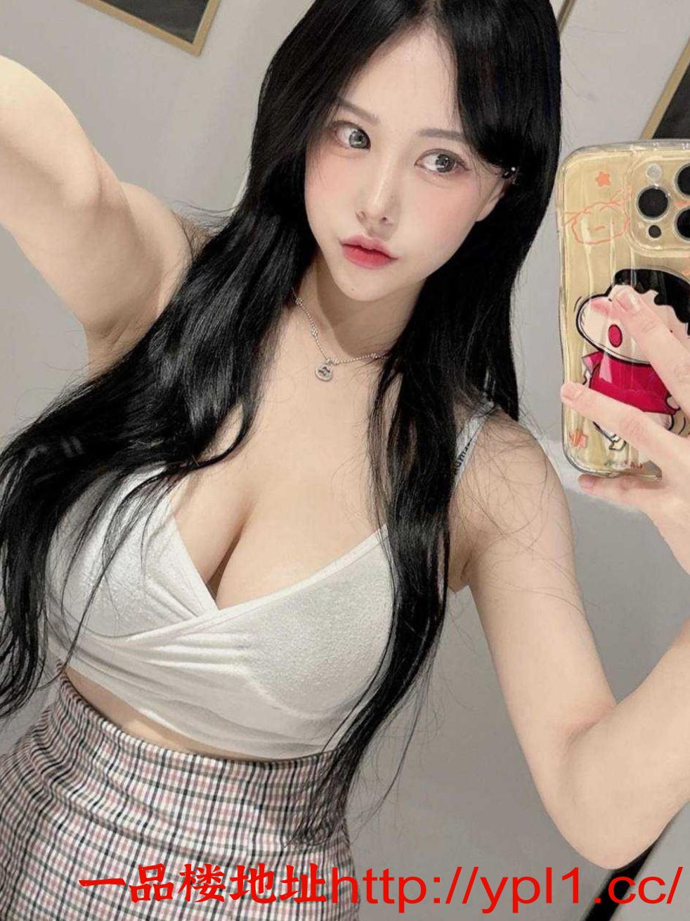 制服御姐前凸后翘