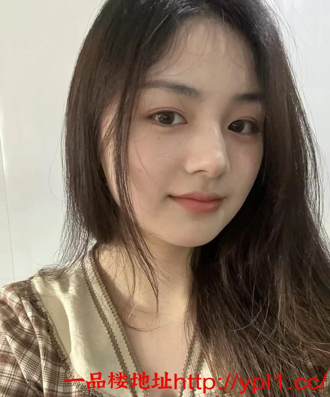 分享高颜值身材发育丰盛迷人 超级粉红小穴