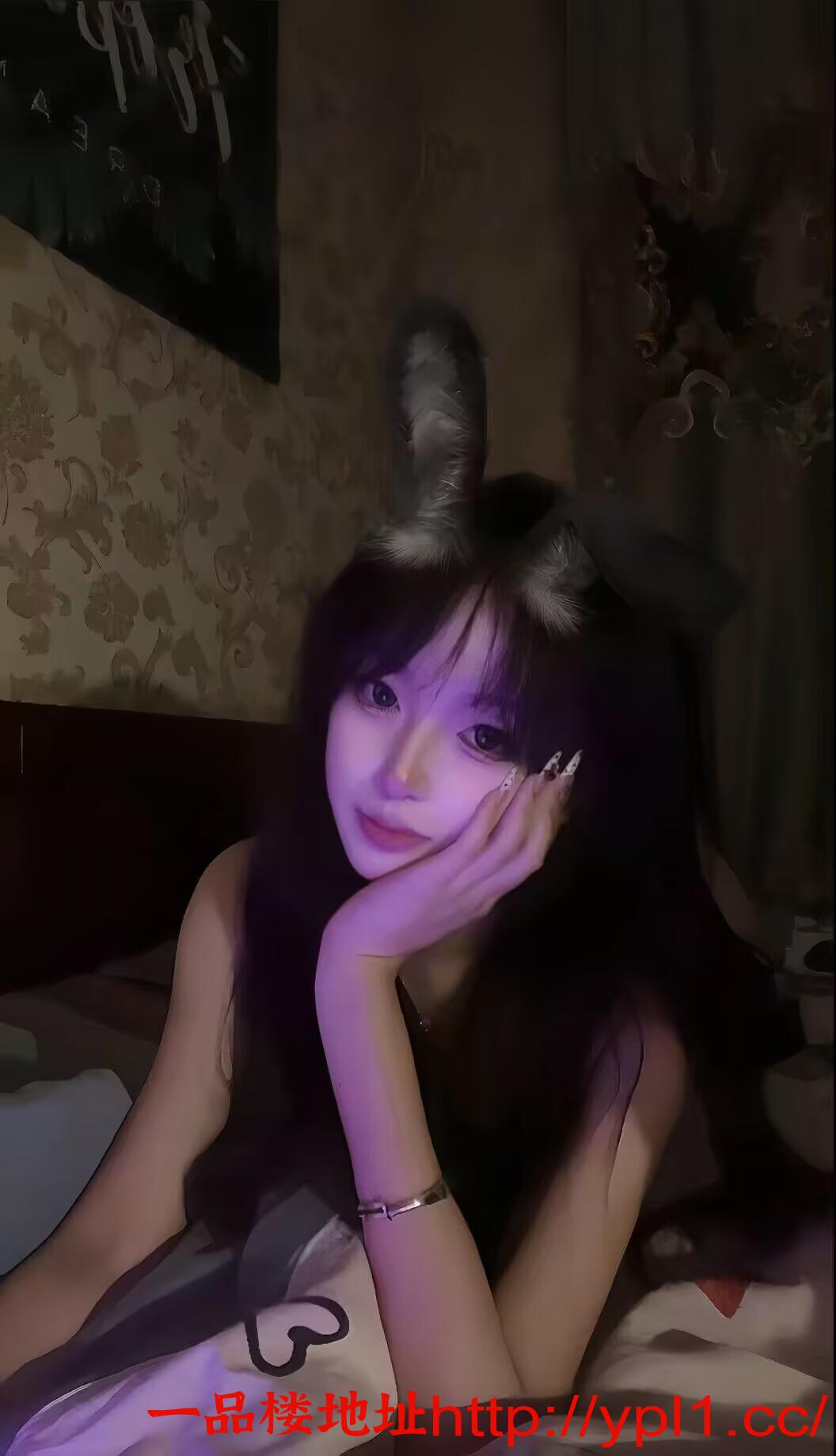 粉嫩白虎小骚货无套内射（已验真人）