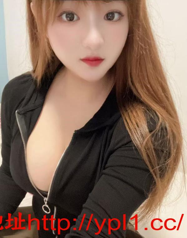 丰满大胸制服嫩妹