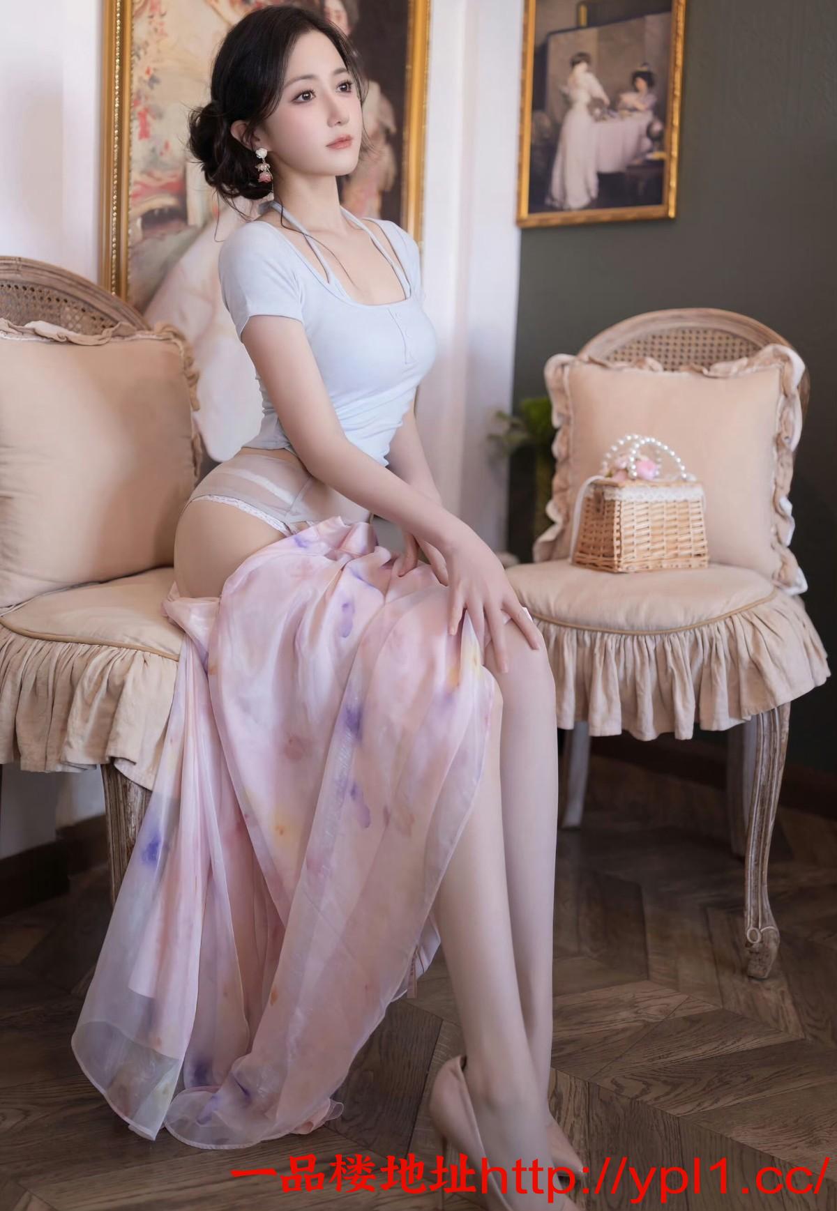 反差少女鲍鱼逼粉嫩潮喷可深喉