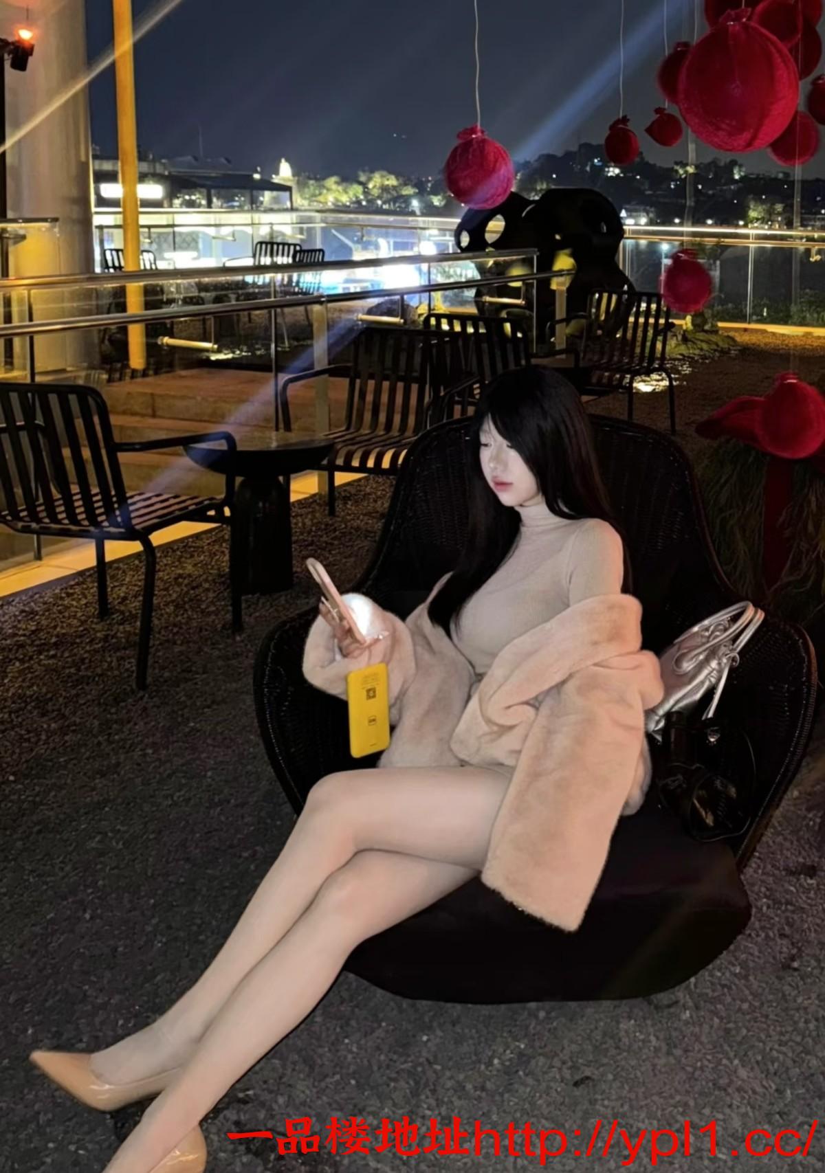 腰细腿长大奶小姐姐