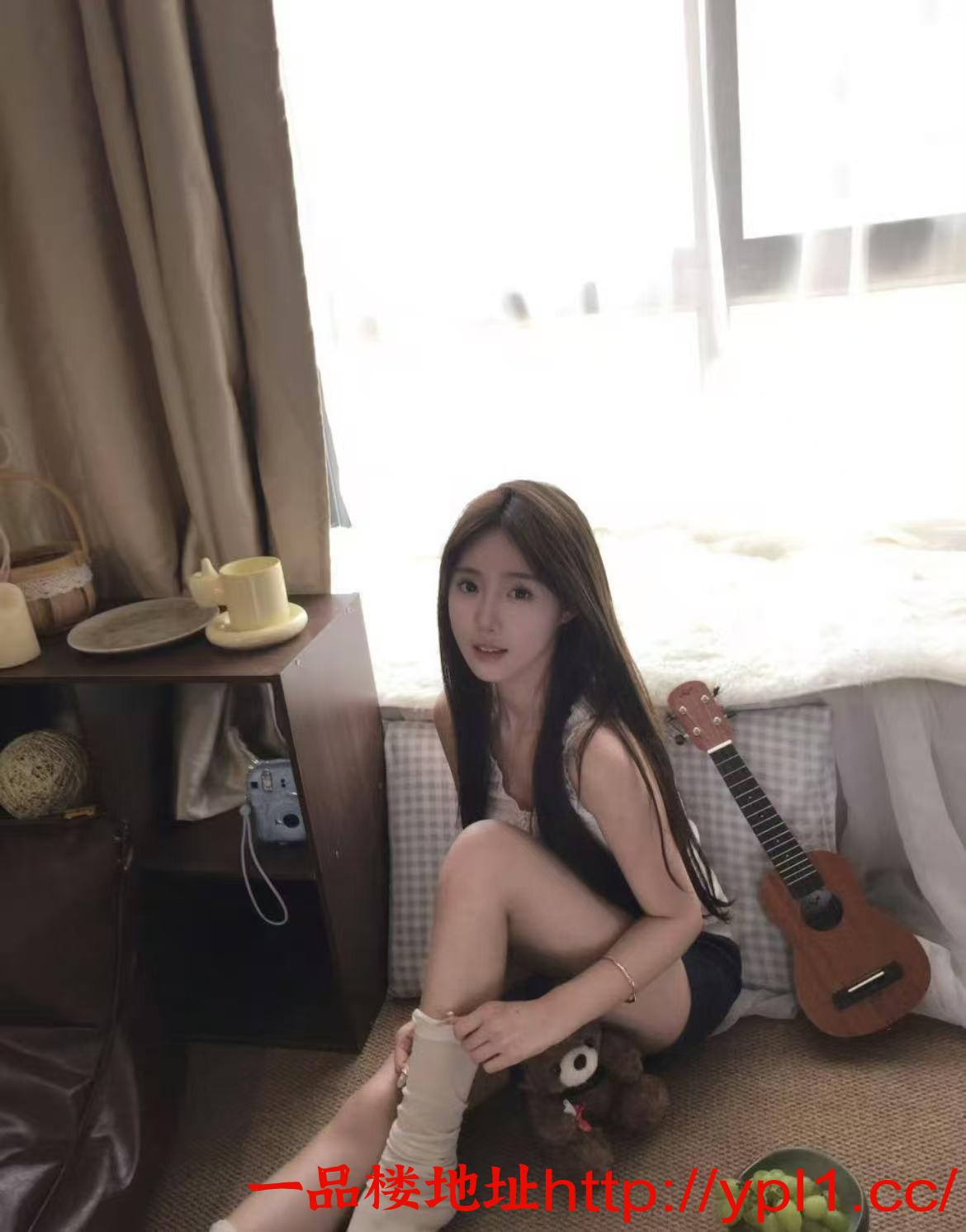 性感小妹三点粉小穴嘴巴很紧