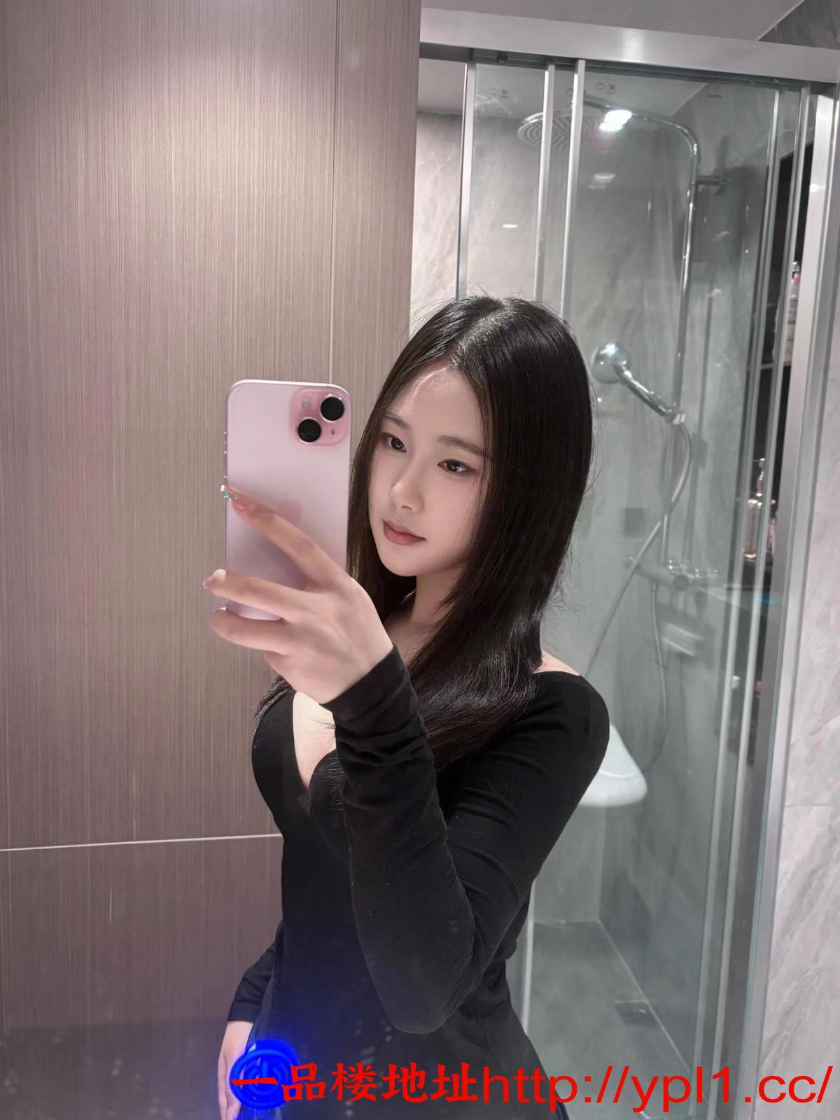 02年c+的大熊粉嫩鲍鱼妹