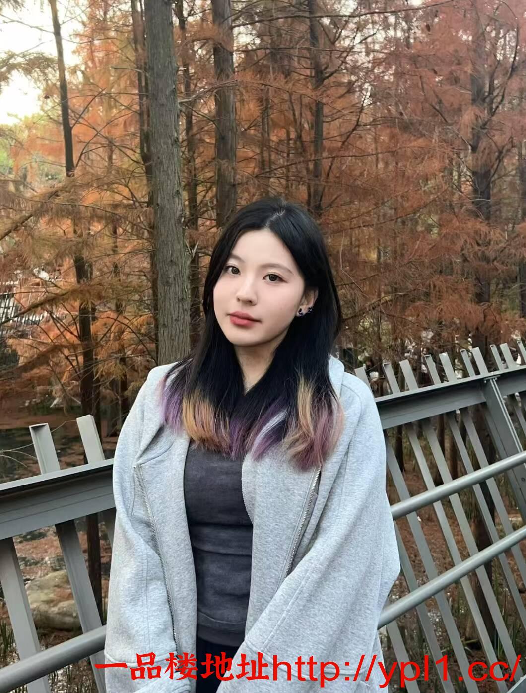 兼职制服御姐前凸后翘