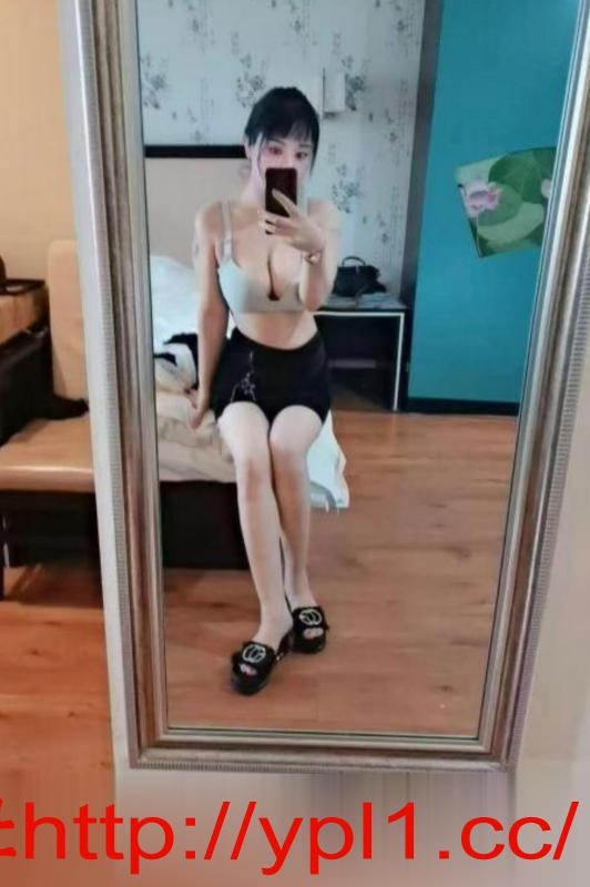 居家漂亮口活妹子