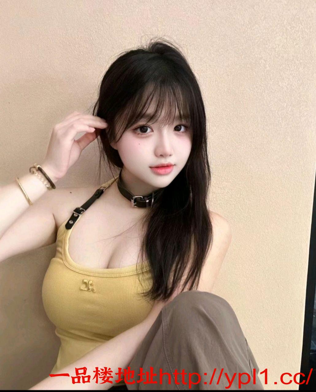 小妹出来做兼职的。 打暑假工。