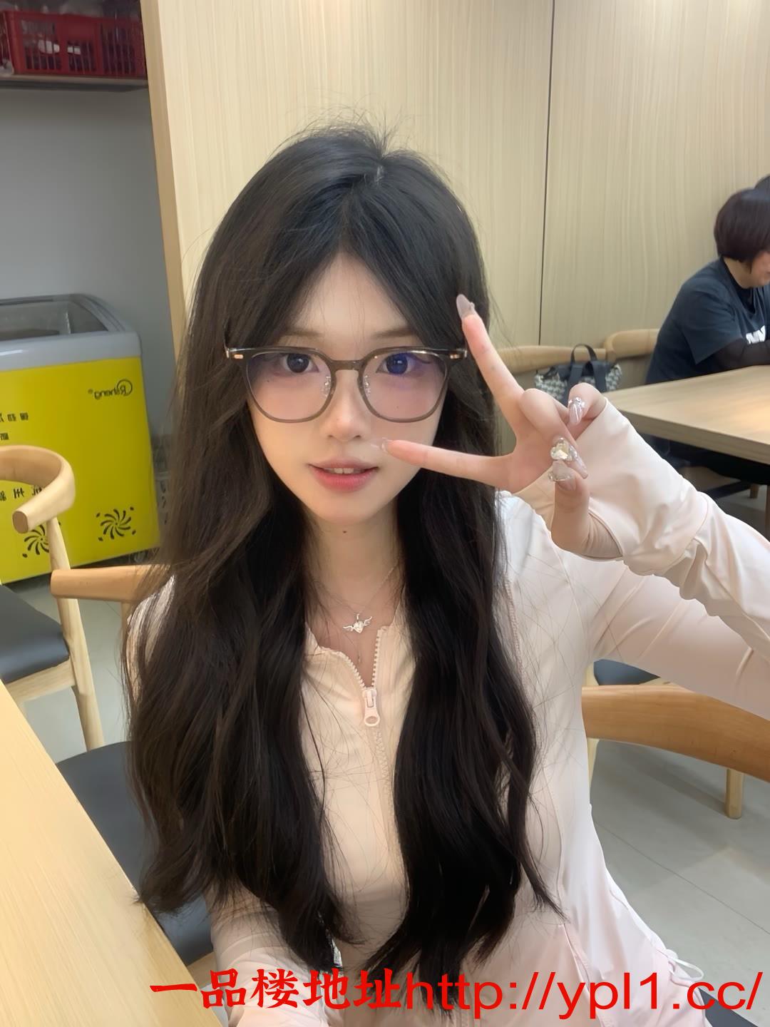 肤白貌美大长腿性欲妹子也能外出