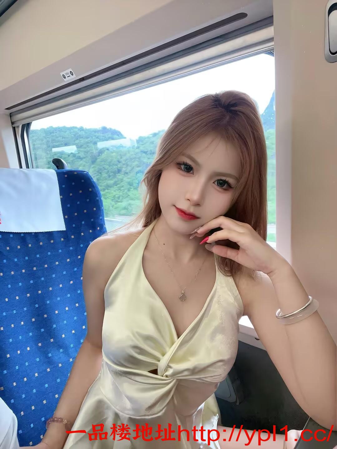 妹妹大胸软软黑丝诱惑小穴泛滥