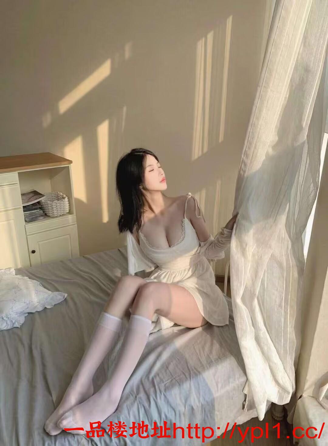 -高挑嫩妹小蛮腰