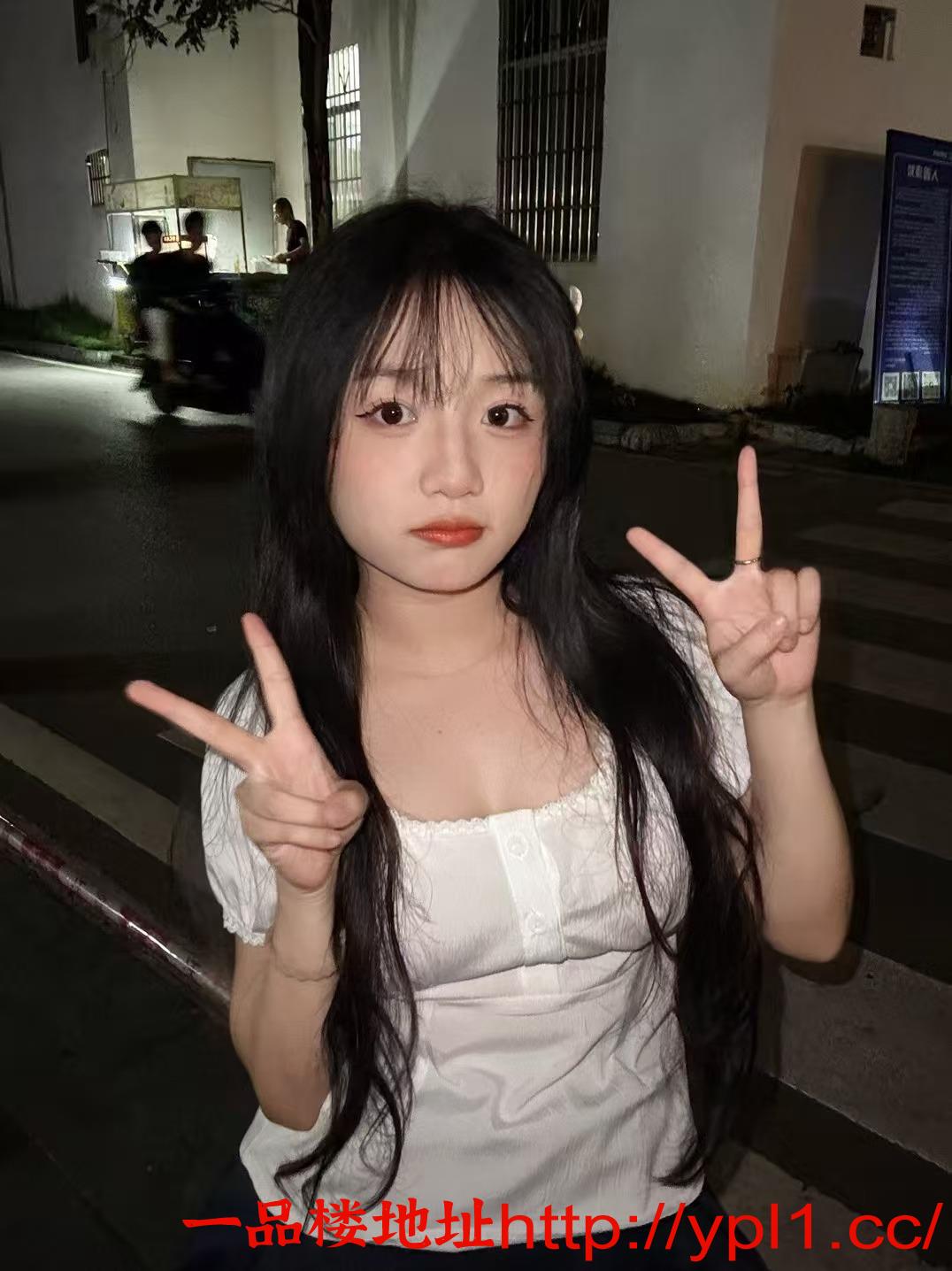 反差眼镜妹 体验初恋的感觉